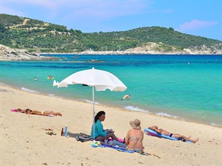 Pláž u letoviska Sarti na poloostrově Sithonia