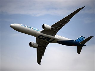 Airbus A330neo na 53. ročníku International Paris Air Show na letišti Le...