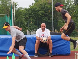 Chomutovští hokejisté během kondičního tréninku