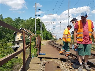 Kvůli narušené statice konstrukce železničního mostu byl zastaven provoz na...