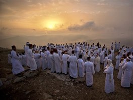 MODLITBA. Členové starobylé židovské komunity Samaritánů se modlí během svátku...
