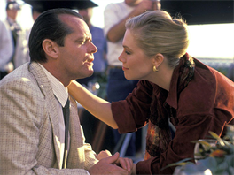 Jack Nicholson a Kathleen Turnerová ve filmu est rodiny Prizzi (1985)