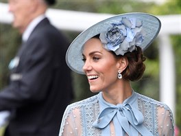 Vévodkyn z Cambridge Kate na dostizích v Ascotu (18. ervna 2019)