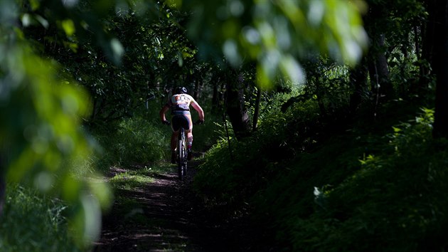 zkou stezkou sjeli bikei z hebene Luickch hor a do Hrdku nad Nisou.