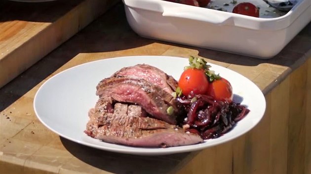 Flank steak s rajaty a cibulovou marmeldou