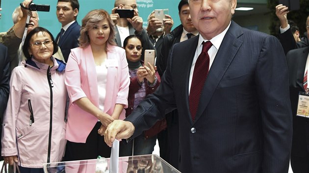 Bval prezident Kazachstnu Nursultan Nazarbajev (9. ervna 2019)