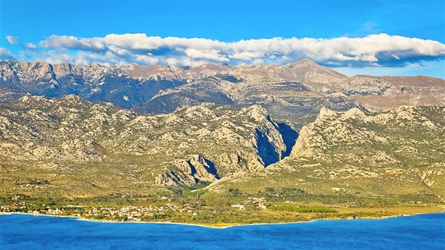 V soutsce Velika Paklenica, kter le piblin dva kilometry od msta Starigrad-Paklenica, se nately nkter scny ze slavnch film o indinskm nelnkovi Vinnetouovi.