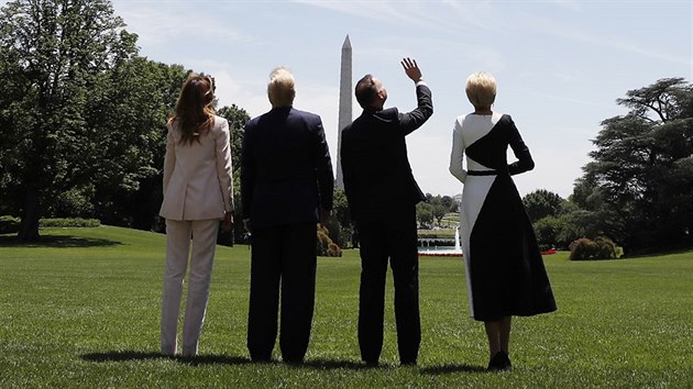 Americk prezident Donald Trump s manelkou Melani spolu s polskm prezidentem Andrzejem Dudou a jeho manelkou pi sttn nvtv polskho prezidenta ve Wahingtonu (12. ervna 2019) 