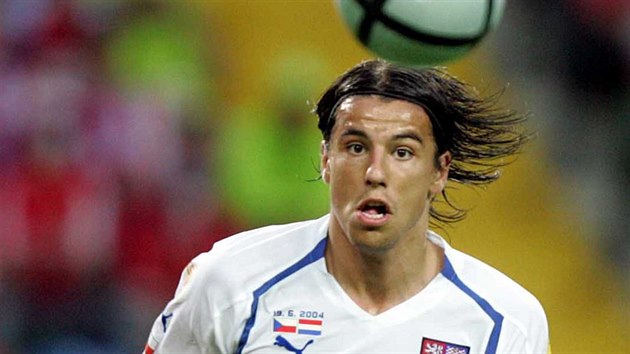 Milan Baro se ene za mem. Pamtn utkn esko - Nizozemsko na fotbalovm Euru v portugalskm Aveiru. (19. ervna 2004)