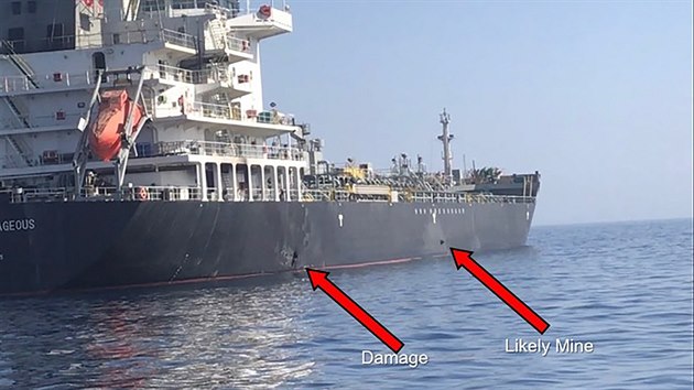 Americké námořnictvo zveřejnilo snímek, na kterém jsou vyznačeny poškozené části tankeru Kokuka Courageous.