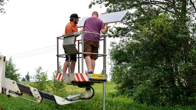 Napjen zajiuje solrn panel.