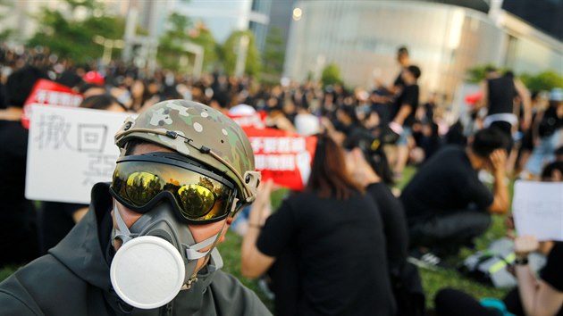 Destky tisc lid pily v Hongkongu na dal protest proti zkonu o vydvn podezelch osob do ny. daj odstoupen sprvkyn Hongkongu a zruen plnu na prosazen zkona, kter bylo zatm jen odloeno. (16. ervna 2019)