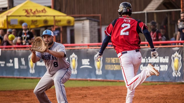 Momentka z utkn esko - Argentina na MS softbalist.