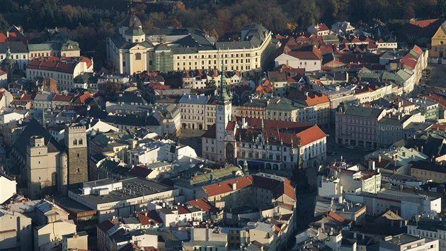 Letecký pohled na centrum Olomouce.