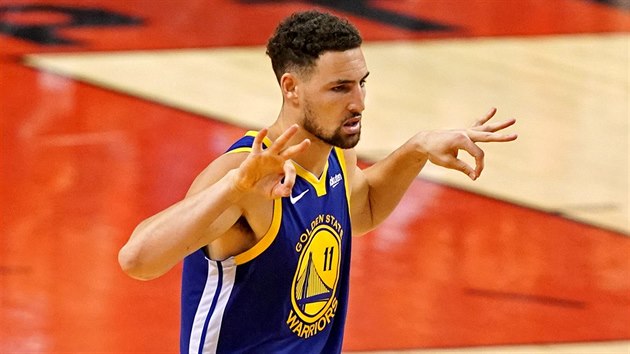 Klay Thompson z Golden State oslavuje tbodovou trefu.