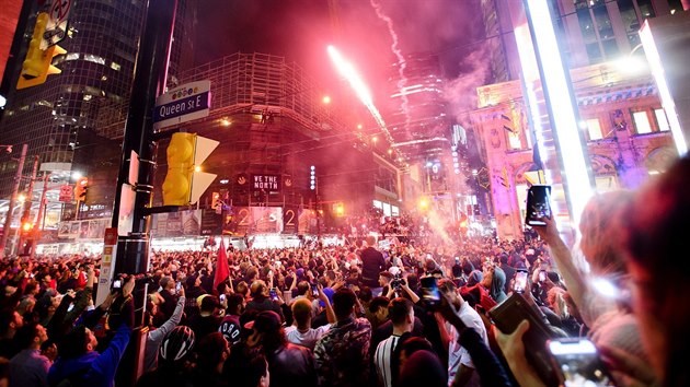 Toronto oslavuje titul Raptors v NBA.