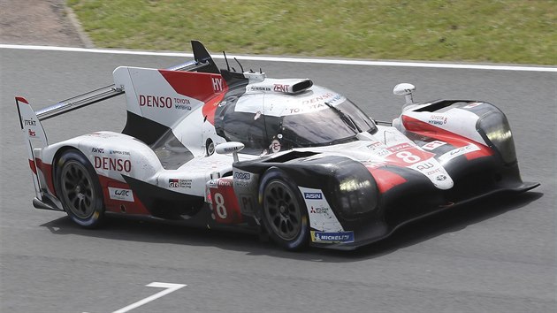 Toyota pro závod 24 hodin Le Mans, k triumfu ji dovedli Sebastien Buemi, Kazuki Nakadžima a Fernando Alonso.