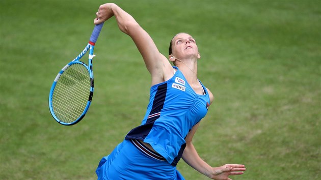 Karolna Plkov podv na turnaji v Birminghamu proti seste Kristn.
