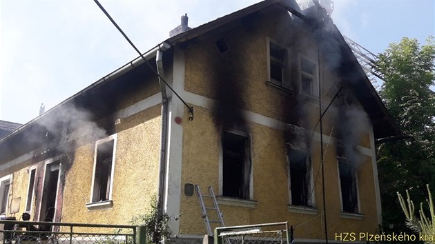 Por rodinnho domu v jezdu Sv. Ke na Domalicku zamstnal ve stedu rno osm hasiskch jednotek. 