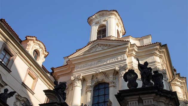 Zklady kostela se datuj do 12. stolet. Jeho souasn podoba pochz z let 17301740, kdy jej pestavl architekt Kilin Ignc Dienzenhofer v duchu vrcholnho baroka.