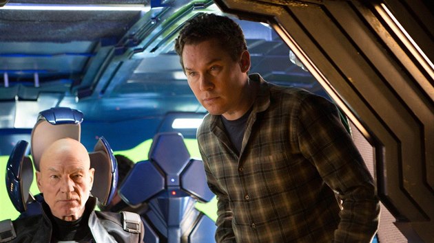 Herec Patrick Stewart a reisr Bryan Singer pi naten filmu X-Men: Budouc minulost, kter ml premiru v roce 2014.