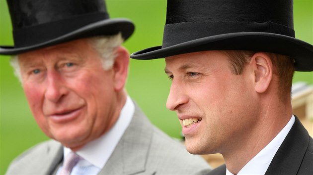 Princ Charles a princ William na dostizích v Ascotu (18. června 2019)