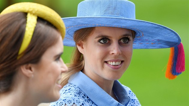 Princezna Eugenie a princezna Beatrice na dostizch v Ascotu (18. ervna 2019)