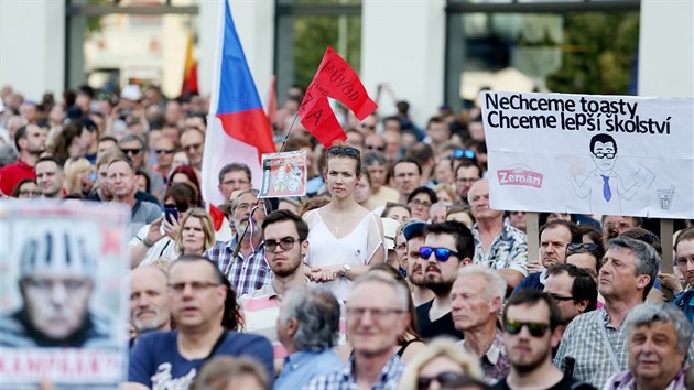 Demonstrace proti Andreji Babiovi a za nezvislost justice na nmst Svobody v Brn. (11. ervna 2019)