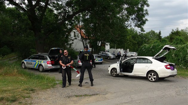 Policie zasahovala v praskch Tebonicch pot, co ji na sebe mu ve patnm psychickm stavu sm zavolal. (16. ervna 2019)