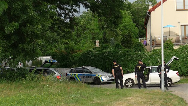 Policie zasahovala v praskch Tebonicch pot, co ji na sebe mu ve patnm psychickm stavu sm zavolal. (16. ervna 2019)