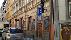 Restaurace je sice v centru Prahy, ale tak trochu schovaná v jedné z vedlejších...