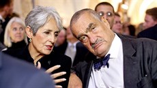 Americká písnikáka Joan Baezová a pedseda TOP 09 Karel Schwarzenberg na...