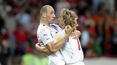 Jan Koller a Pavel Nedvd slaví gól. Památné utkání esko - Nizozemsko na...