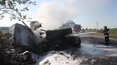 Řidič kamionu, který nedaleko Vodňan sjel ze silnice, na místě zemřel.