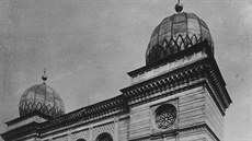 Hlavní ostravská synagoga stávala v Zeyrově ulici, a to za objektem někdejšího...
