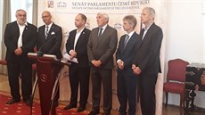 Senátoi - zleva Petr ilar, Petr Holeek, Václav Láska, Jií Rika, Milo...