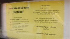 Kvli zamené zámecké brán musí prvodce nkolikrát denn pijít turisty...