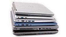 Levé boky, zeshora: Dell, Umax, Acer, Lenovo, HP, Asus.