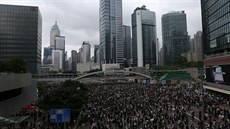 Tisíce lidí v Hongkongu znovu demonstrovaly proti zákonu, který by umooval...