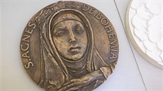 V provozovn Praské mincovny ve Vsetín razili pamtní medaili s podobiznou...