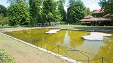 Pipravovaná expozice aligátor u zámku ve zlínské zoo.