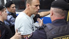 Ruská policie zadrela opoziníka Alexeje Navalného pi demonstraci proti...