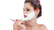 P�i holení �iletkou rad�ji vyu�ijte holícího krému. Poko�ka nebude podrá�d�ná a...