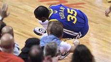 Kevin Durant z Golden State se zranil v pátém finále NBA. Pokodil si...