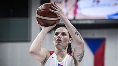Česká basketbalistka Renáta Březinová na šestce v zápase s Lotyšskem