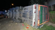 Kamion v Líp na Hradecku blokoval silnici I/35 (14. 6. 2019).