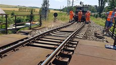 elezniní most u Doban na Plzesku pokodil bagr. (18. 6. 2019)