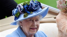 Britská královna Albta II. na dostizích v Ascotu (18. ervna 2019)