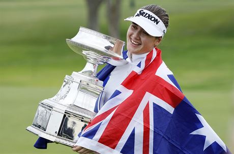 Hannah Greenová slaví titul na golfovém majoru PGA Championship.