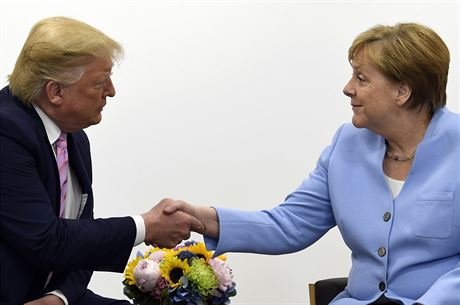 Americký prezident Donald Trump a nmecká kancléka Anglea Merkelová na summitu...